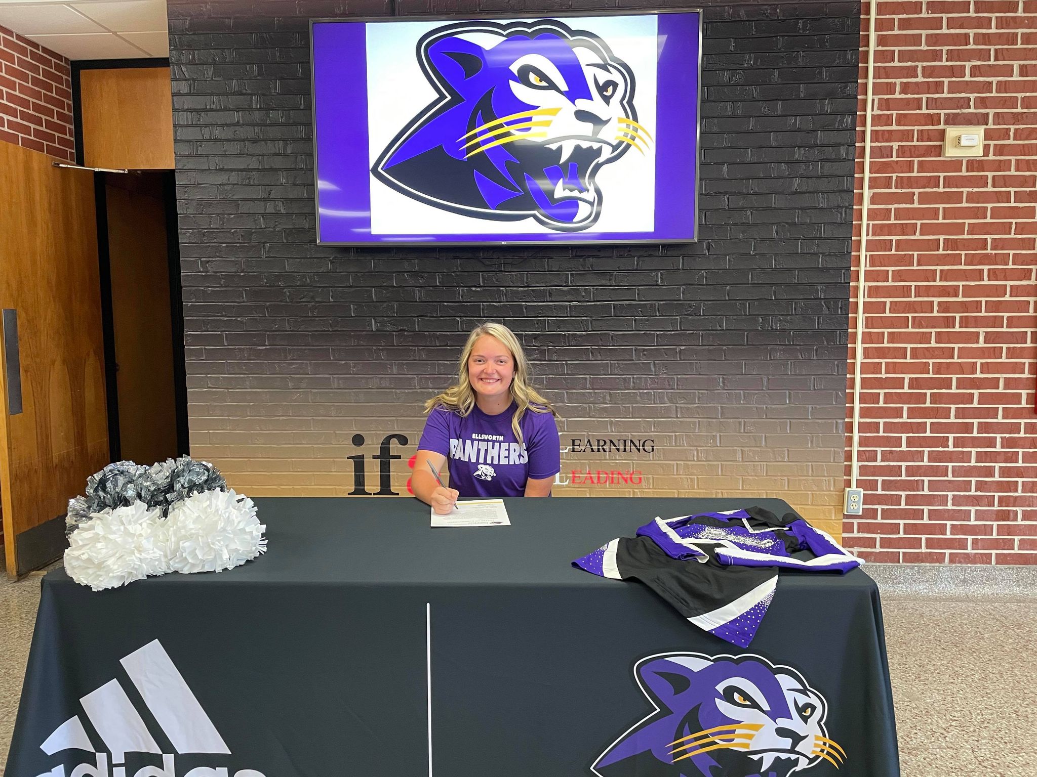 Cearley signs with ECC Dance