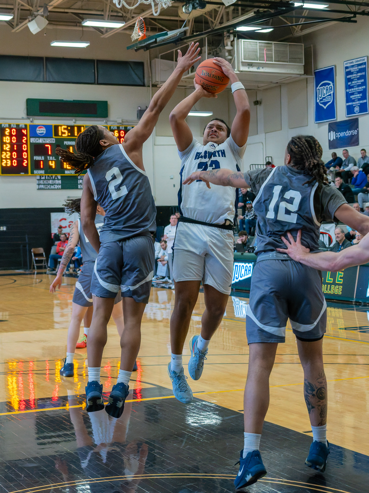 Jonovan Wilkinson takes it to the hoop. Photo courtesy of the NJCAA. 